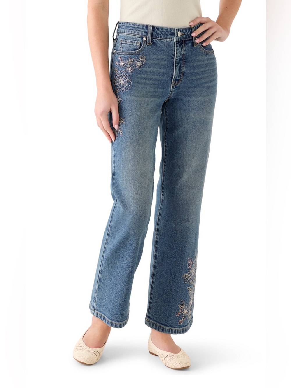 WONDERLY Women's Blue Embroidered Cropped Jeans. NWT